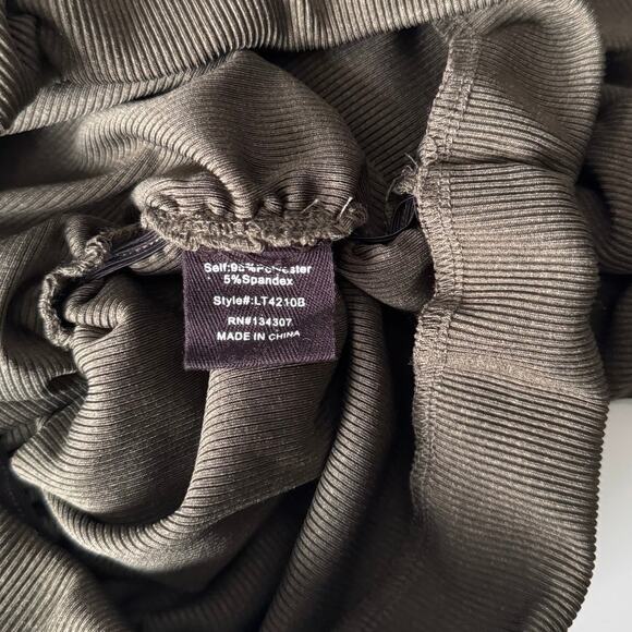 New Line & Dot Billie Off Shoulder Top in Olive Size S - Picture 5 of 8